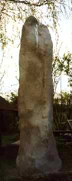 Menhir mit Eulenkacke